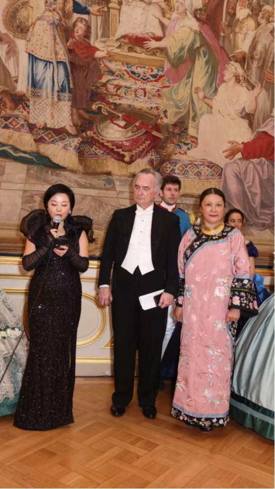 法国大家眷协会于十月一号在巴黎主持“拿破仑亚洲盛筵盛宴”携各大家眷邀两岸三地本族共谱团圆乐章