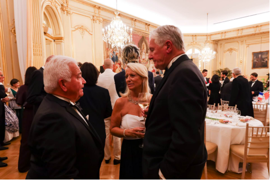 法国大家眷协会于十月一号在巴黎主持“拿破仑亚洲盛筵盛宴”携各大家眷邀两岸三地本族共谱团圆乐章