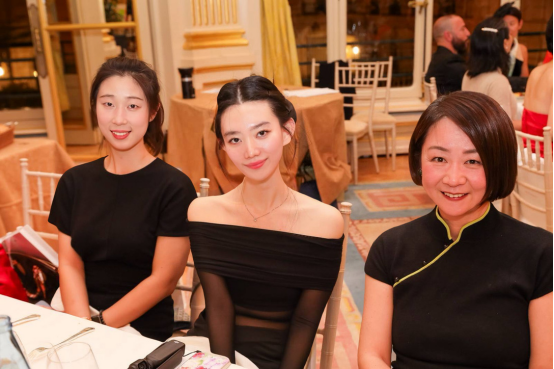 法国大家眷协会于十月一号在巴黎主持“拿破仑亚洲盛筵盛宴”携各大家眷邀两岸三地本族共谱团圆乐章