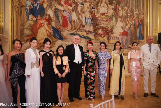 法国大家眷协会于十月一号在巴黎主持“拿破仑亚洲盛筵盛宴”携各大家眷邀两岸三地本族共谱团圆乐章