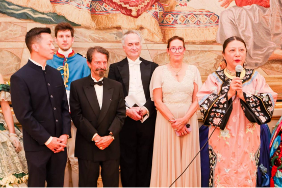 法国大家眷协会于十月一号在巴黎主持“拿破仑亚洲盛筵盛宴”携各大家眷邀两岸三地本族共谱团圆乐章