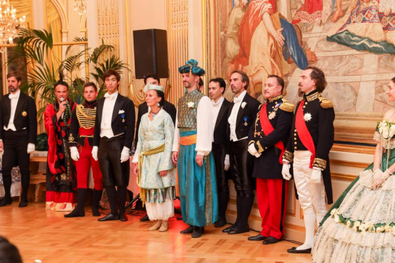 法国大家眷协会于十月一号在巴黎主持“拿破仑亚洲盛筵盛宴”携各大家眷邀两岸三地本族共谱团圆乐章