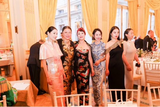 法国大家眷协会于十月一号在巴黎主持“拿破仑亚洲盛筵盛宴”携各大家眷邀两岸三地本族共谱团圆乐章