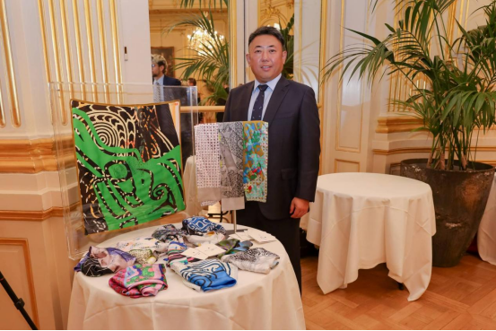 法国大家眷协会于十月一号在巴黎主持“拿破仑亚洲盛筵盛宴”携各大家眷邀两岸三地本族共谱团圆乐章