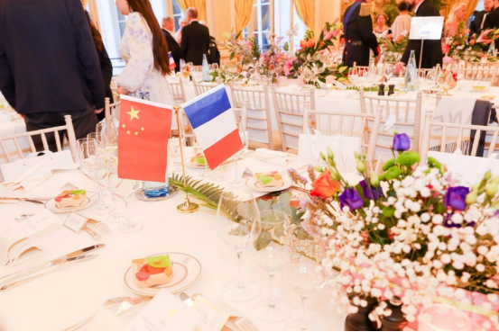 法国大家眷协会于十月一号在巴黎主持“拿破仑亚洲盛筵盛宴”携各大家眷邀两岸三地本族共谱团圆乐章