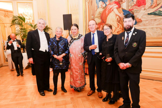 法国大家眷协会于十月一号在巴黎主持“拿破仑亚洲盛筵盛宴”携各大家眷邀两岸三地本族共谱团圆乐章