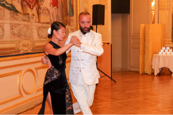 法国大家眷协会于十月一号在巴黎主持“拿破仑亚洲盛筵盛宴”携各大家眷邀两岸三地本族共谱团圆乐章