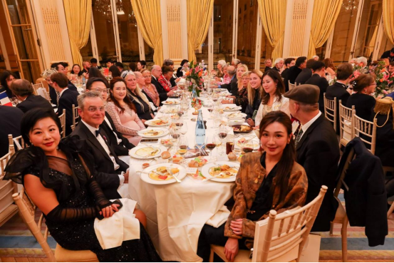 法国大家眷协会于十月一号在巴黎主持“拿破仑亚洲盛筵盛宴”携各大家眷邀两岸三地本族共谱团圆乐章