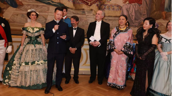 法国大家眷协会于十月一号在巴黎主持“拿破仑亚洲盛筵盛宴”携各大家眷邀两岸三地本族共谱团圆乐章