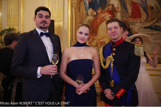 法国大家眷协会于十月一号在巴黎主持“拿破仑亚洲盛筵盛宴”携各大家眷邀两岸三地本族共谱团圆乐章