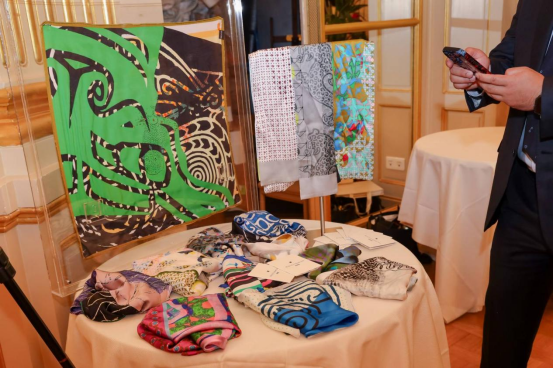 法国大家眷协会于十月一号在巴黎主持“拿破仑亚洲盛筵盛宴”携各大家眷邀两岸三地本族共谱团圆乐章