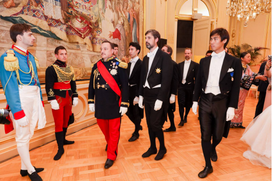 法国大家眷协会于十月一号在巴黎主持“拿破仑亚洲盛筵盛宴”携各大家眷邀两岸三地本族共谱团圆乐章