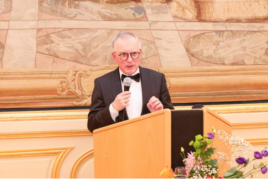 法国大家眷协会于十月一号在巴黎主持“拿破仑亚洲盛筵盛宴”携各大家眷邀两岸三地本族共谱团圆乐章